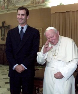 El Papa Juan Pablo conoce al Príncipe Felipe.