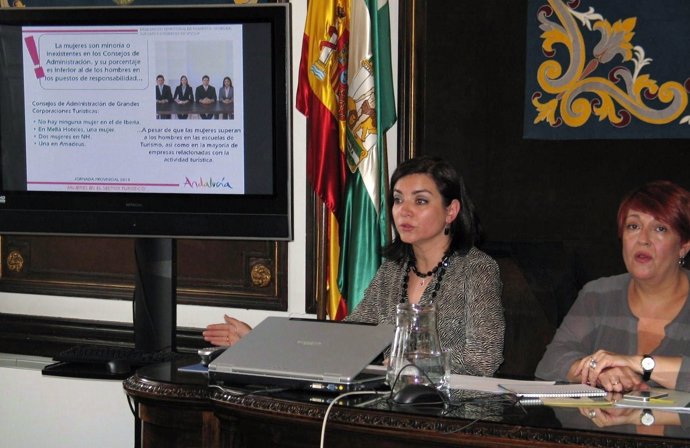 La delegada territorial deTurismo en Sevilla, Granada Santos, en la jornada