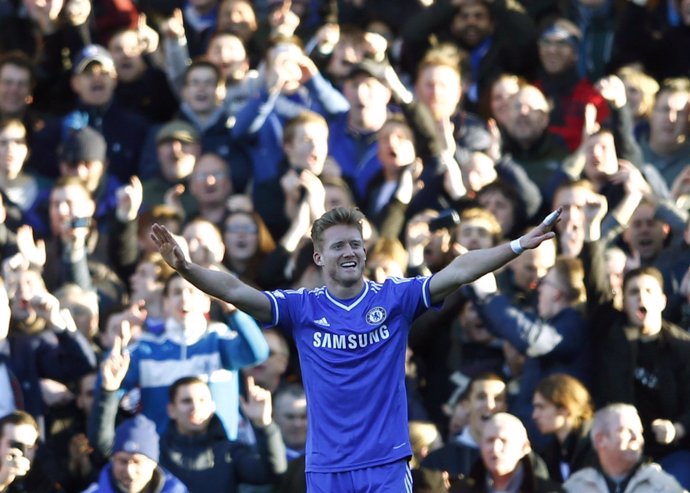 Andre Schurrle celebra el triplete ante el Fulham