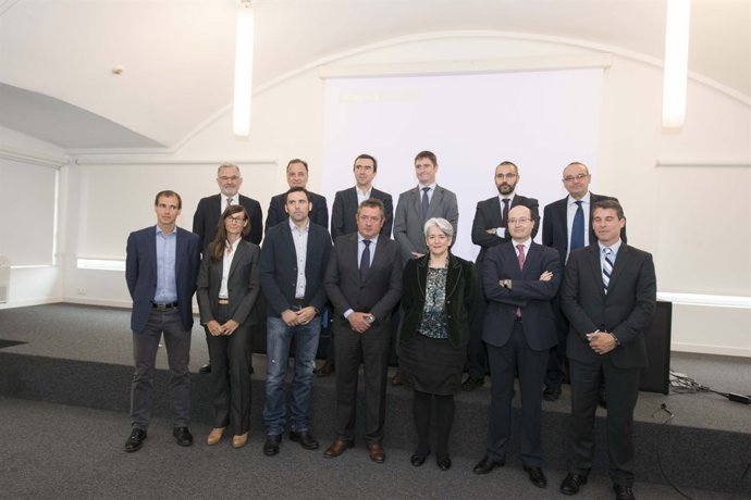 Goicoechea junto a los miembros de la Red Navarra de Mentores