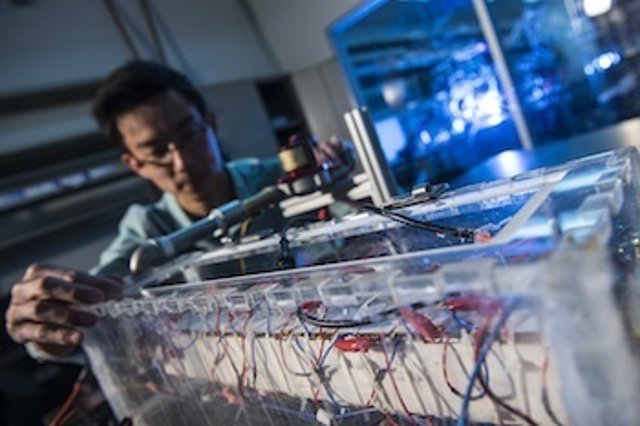 Dispositivo que convierte el exceso calor en electricidad