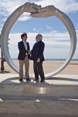 El ministro M.Arias Cañete y el alcalde de Castelldefels M.Reyes