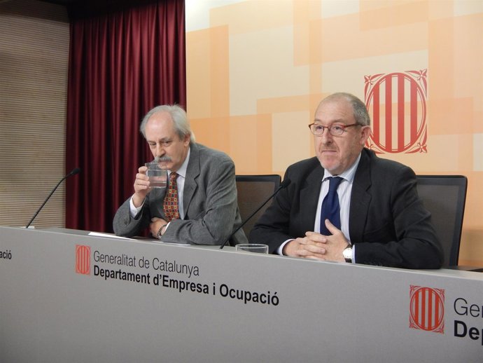 El secretario de Empleo y Relaciones Laborales, Joan Aregio (dcha) y Narcís Mir