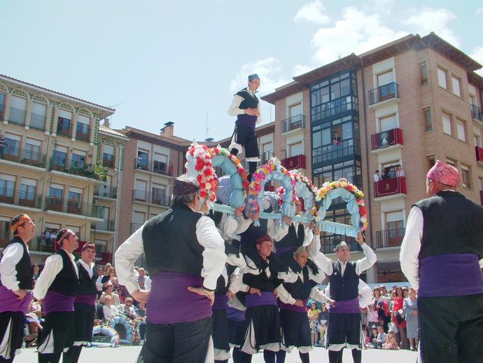 Danzantes en las fiestas de Tauste (Zaragoza) 