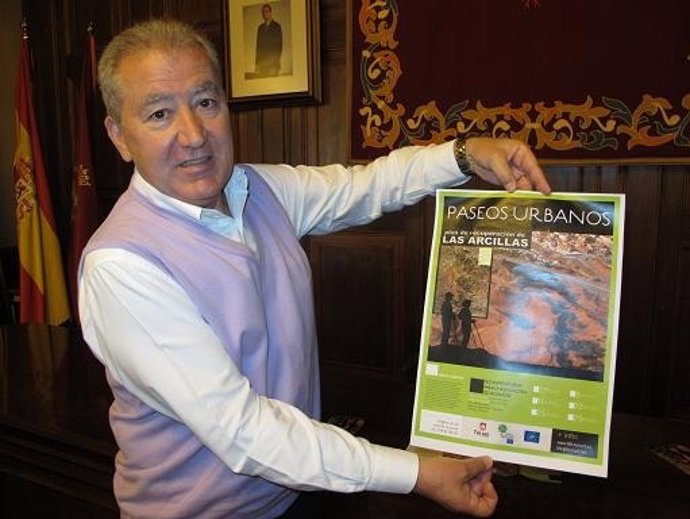 El concejal de Teruel Julio Moreno presenta los paseos urbanos en Las Arcillas