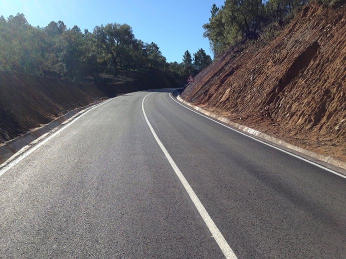 Carretera renovada en la provincia de Huelva. 