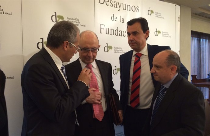 Martínez Maíllo, junto a Cristóbal Montoro. 