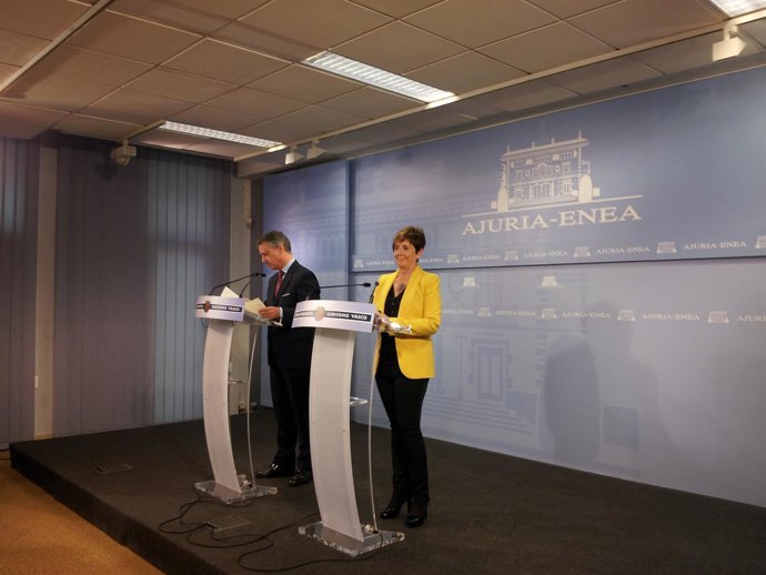 El lehendakari, iñigo urkullu con la consejera arantza tapia