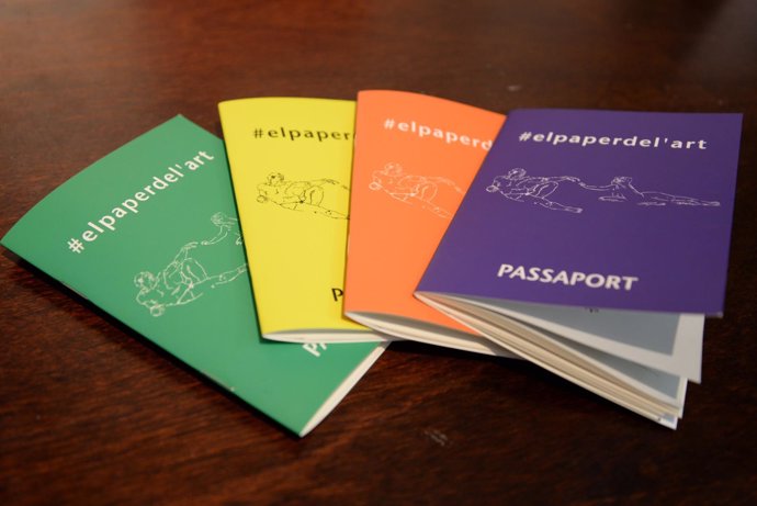 Pasaportes de colores para el proyecto 'El paper de l'art'