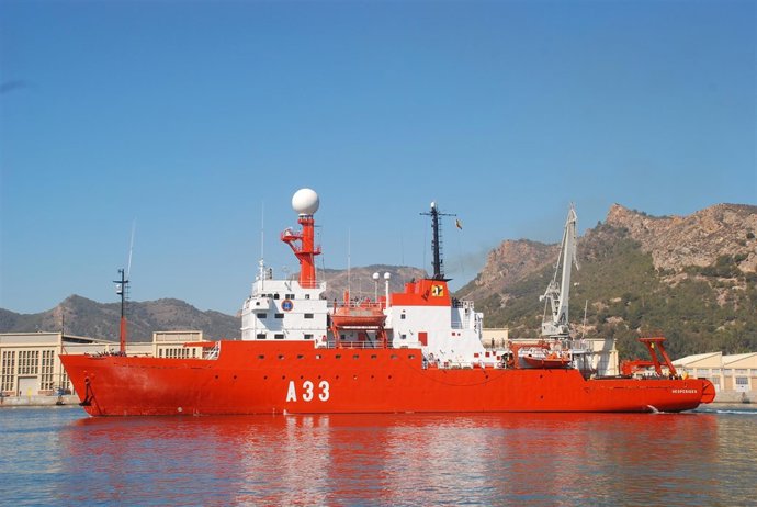 Salida del buque ‘Hespérides’ 