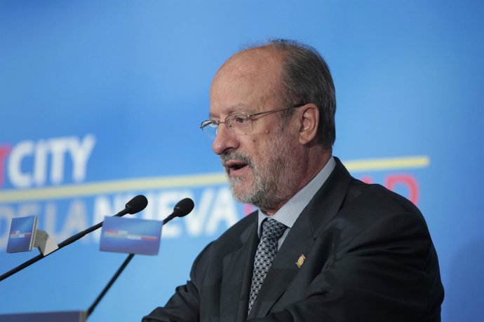 Francisco Javier León De La Riva