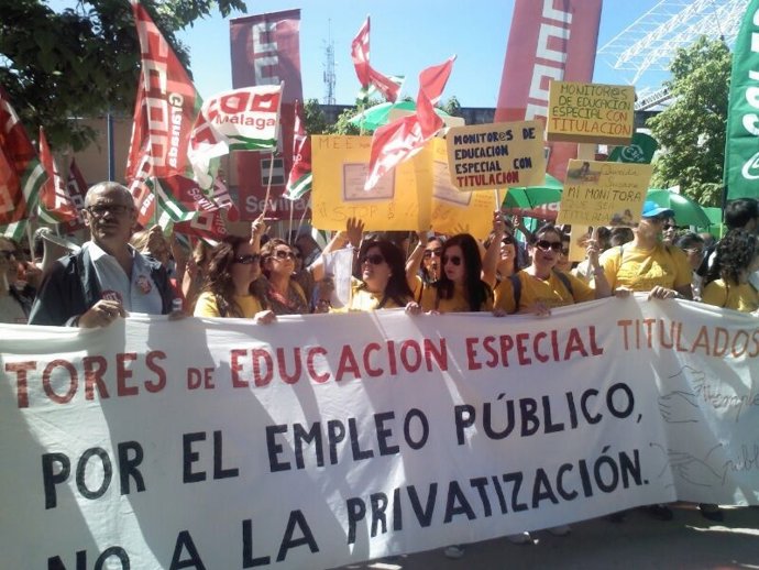 Concentración contra la privatización en servicios educativos