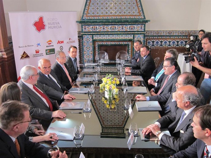 Garre, con los representantes del Foro Nueva Murcia