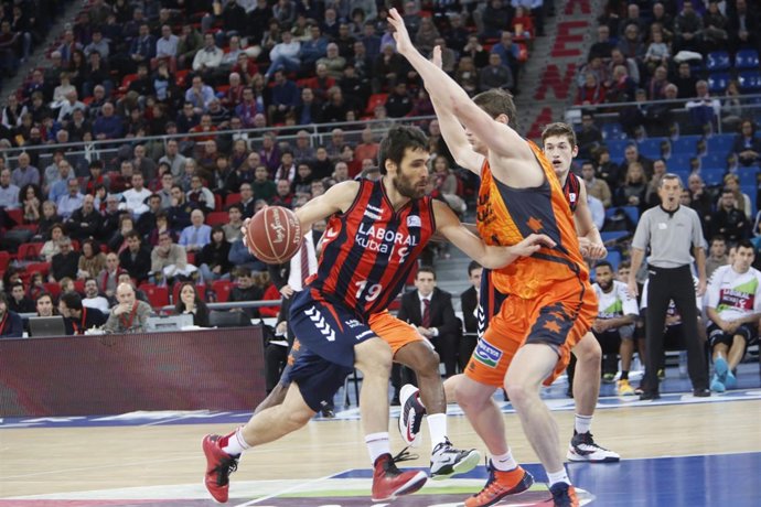 Fernando San Emeterio en el Laboral Kutxa - Valencia Basket