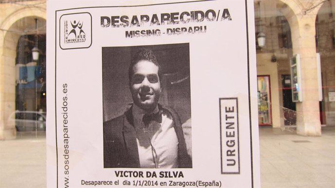 Uno de los carteles colocados este sábado en Zaragoza de Víctor da Silva
