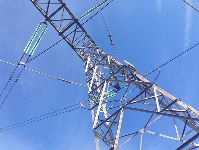 Torres de alta tensión, electricidad, luz