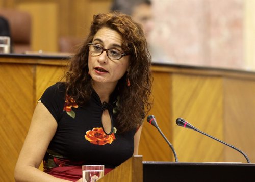María Jesús Montero, en el Pleno del Parlamento