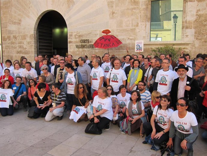 Fedatarios que pedirán firmas de apoyo a la ILP para una televisión pública