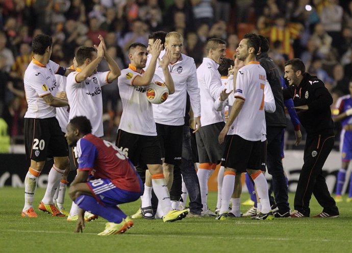 Alcácer lidera la remontada en Mestalla