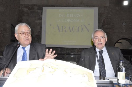 El presidente de las Cortes, José Ángel Biel, y el profesor Guillermo Fatás.