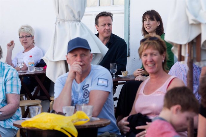 David Cameron y su mujer durante su estancia en Lanzarote