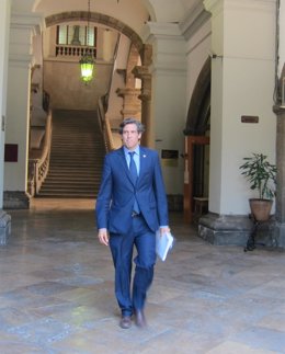 Lorenzo Agustí saliendo del TSJCV tras declarar ante el juez 