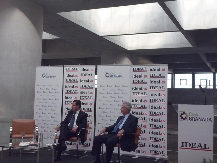 El presidente del PP-A, Juan Manuel Moreno, en un desayuno informativo