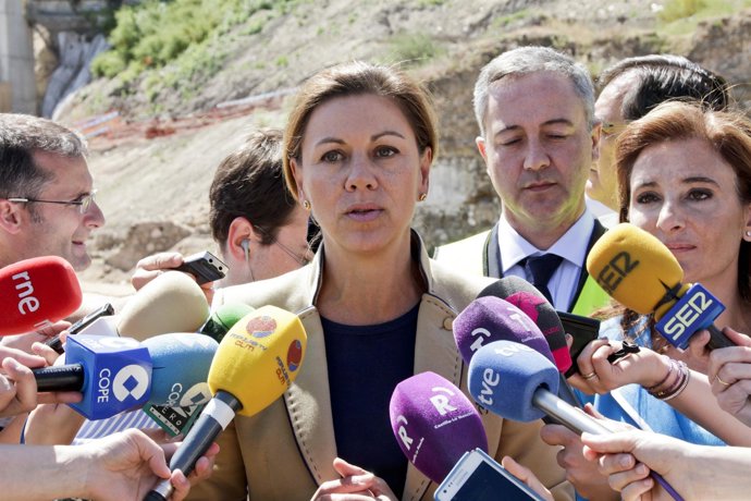 Cospedal atiende a los medios