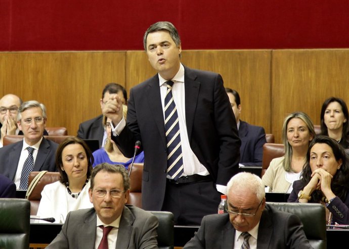 Carlos Rojas en la sesión de control a Susana Díaz en el Parlamento