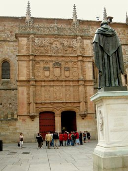 La Fachada Plateresca De La Universidad De Salamanca 