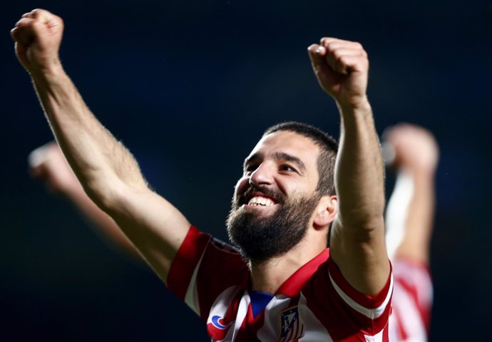 Arda Turan celebra el triunfo en Londres