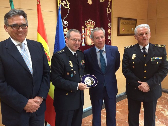 Javier de Torre con el jefe del Cuerpo Nacional de Policía en Jerez