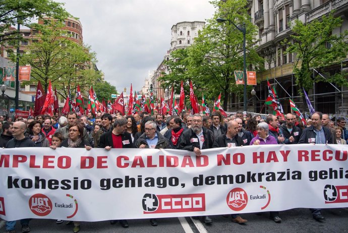 Patxi López en la manifestación de CCOO y UGT en Bilbao