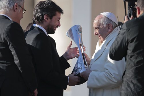 El Papa Francisco con componentes de su equipo San Lorenzo