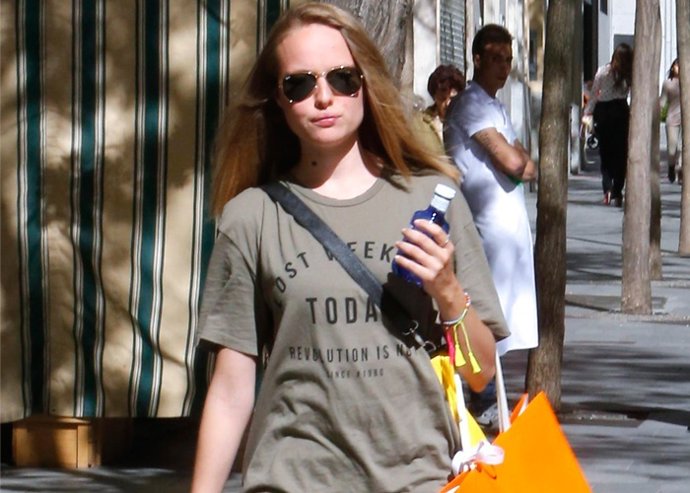Esmeralda Moya se recupera de su ruptura con Carlos García con tarde de compras 