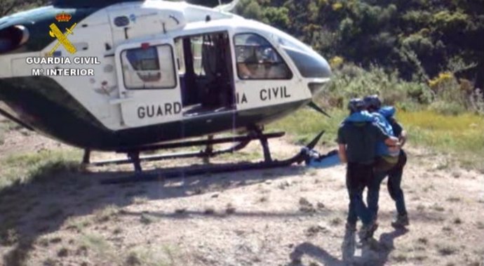Guardia Civil rescata a un escalador accidentado en Alfarnatejo