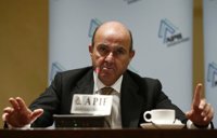 Guindos assegura que els salaris no són la causa fonamental de l'atur