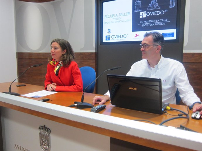 Silvia Junco y Ramón Suárez, durante la presentación del producto multimedia. 