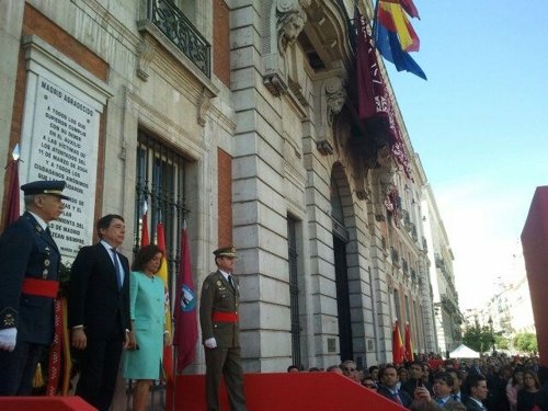Ofrenda floral de las Fiestas del 2 de Mayo en la Puerta del Sol