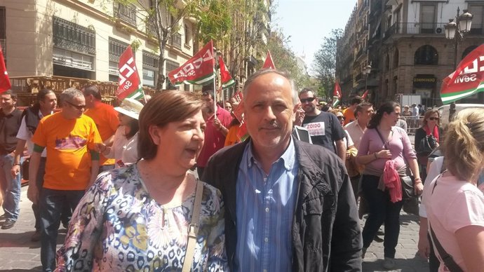 IU con los trabajadores.