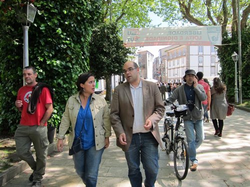 La candidata nacioanlista Ana Miranda en la Alameda de Santiago