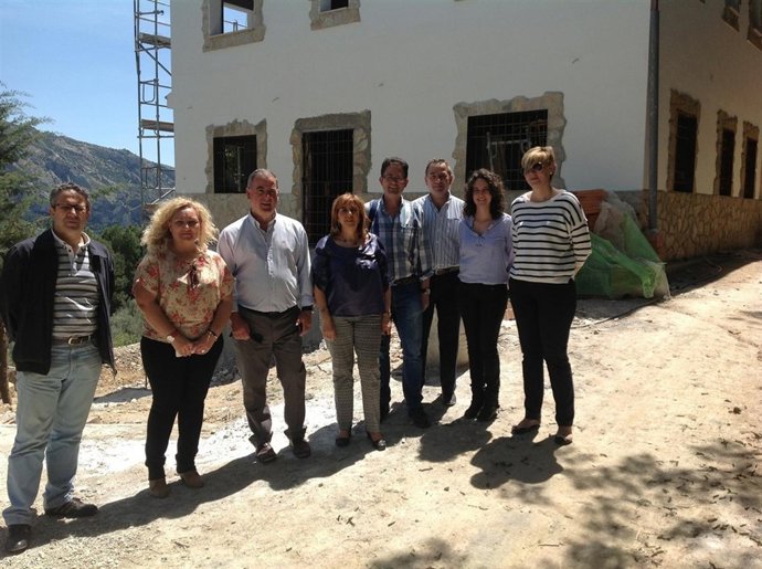 Gutiérrez, Vallejo y Gálvez, entre otros, visitan el futuro hotel rural.
