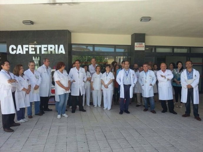 Concentración de profesionales sanitarios por una agresión