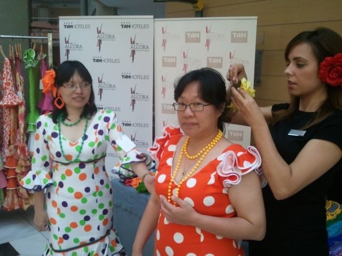 El Alcora viste de flamenca a sus clientas.