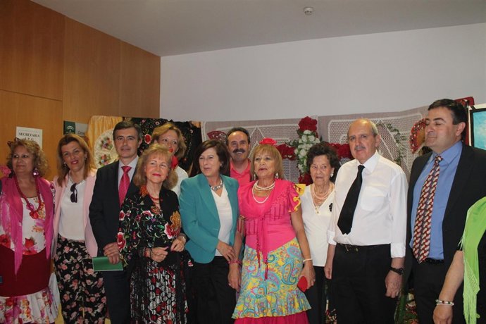 Sánchez Rubio con usuarios del centro de participación activa