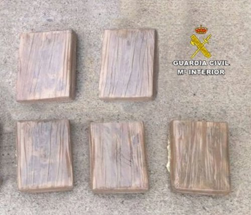 Cinco paquetes con un kilo de cocaína cada uno