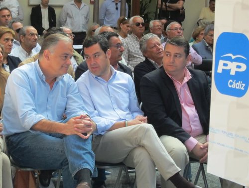  Esteban González Pons Y Juan Manuel Moreno En Una Convención Del PP De Cádiz