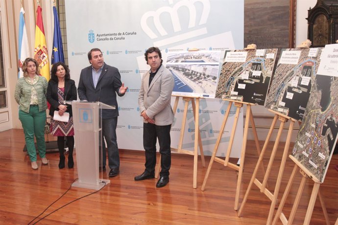 El alcalde de A Coruña explica el plan para La Marina