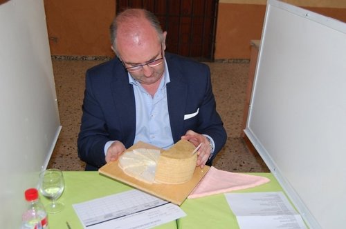 Cata de queso en la Feria del Queso de Trujillo
