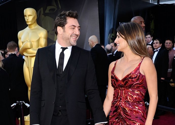 Penélope cruz celebra sus 40 años cena y beso espectacular por parte de bardem